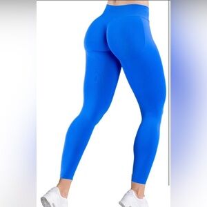 Size small scrunch bum leggings. Brand new!